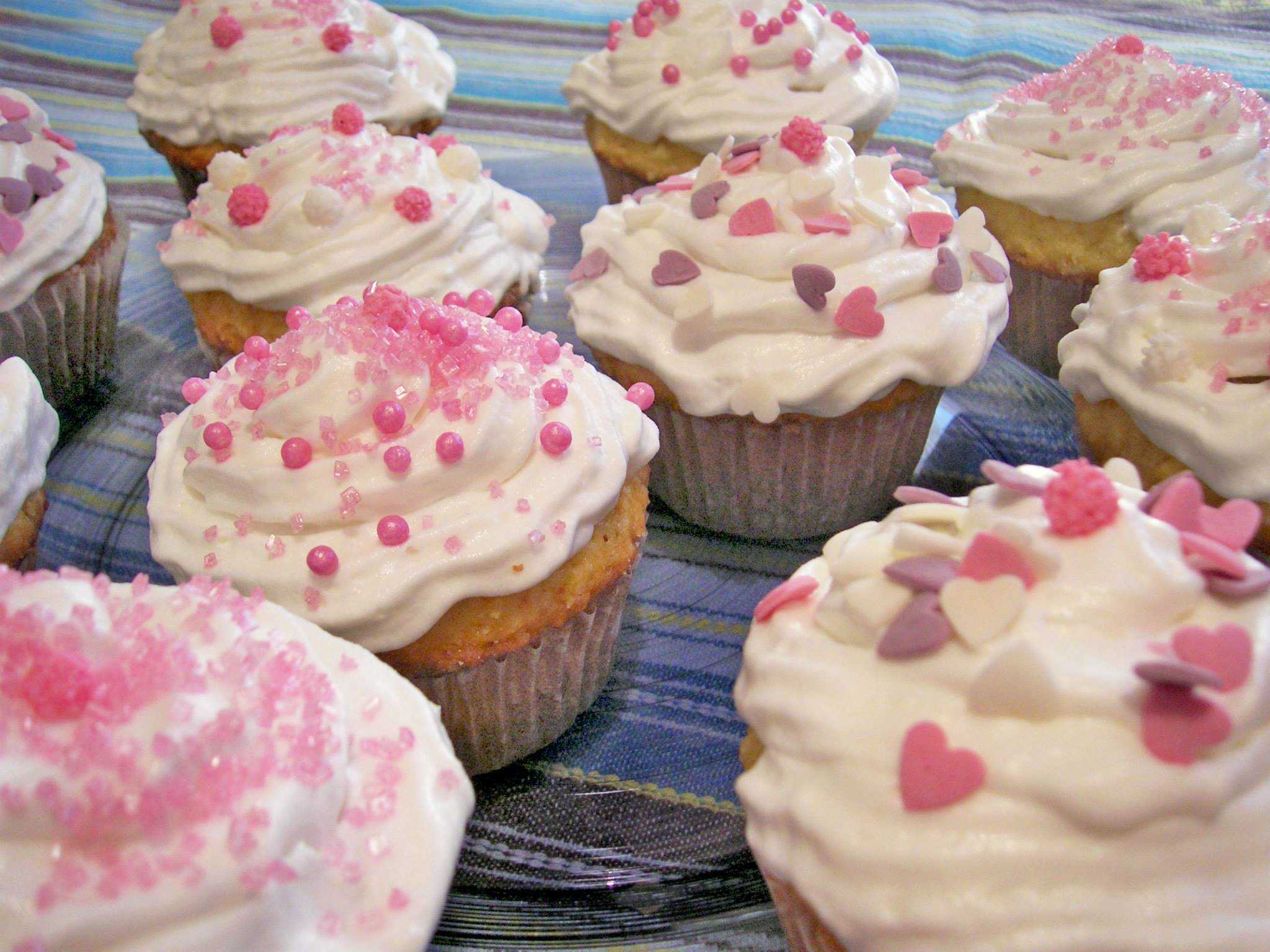 Cupcake al cocco e marmellata di lamponi